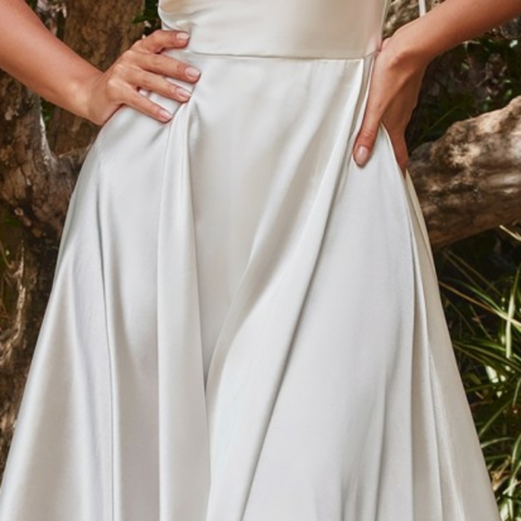 Wedding dress - Picture 3 of 6